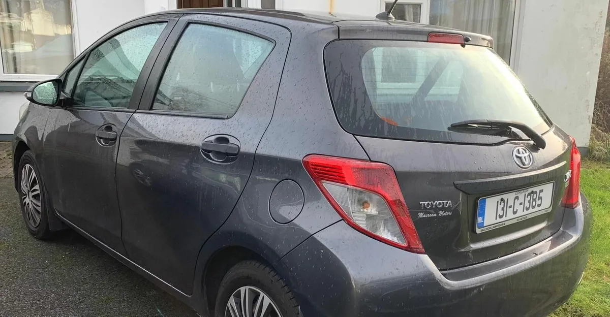 Toyota Yaris 2013 - Image 2