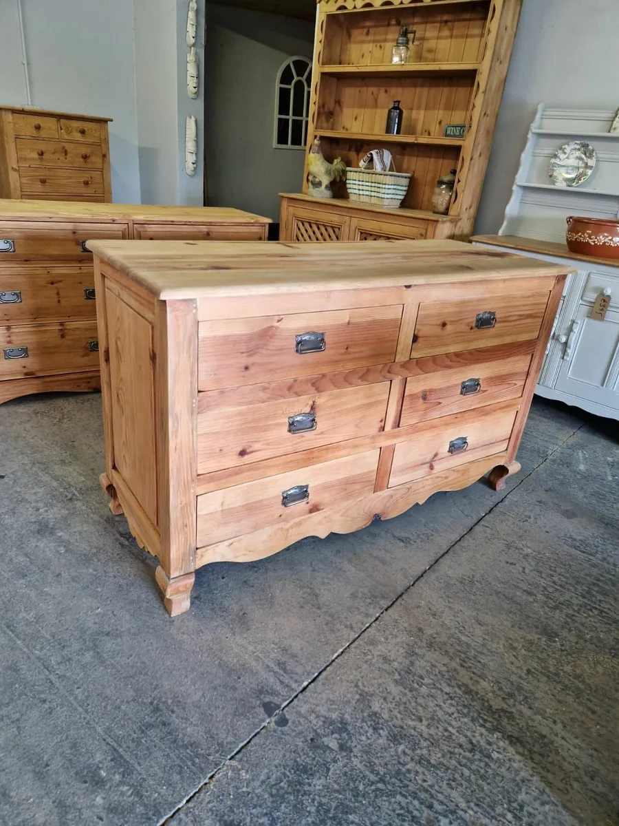 Large vintage pine chest of drawers - Image 3
