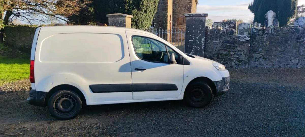 Peogot van - Image 2