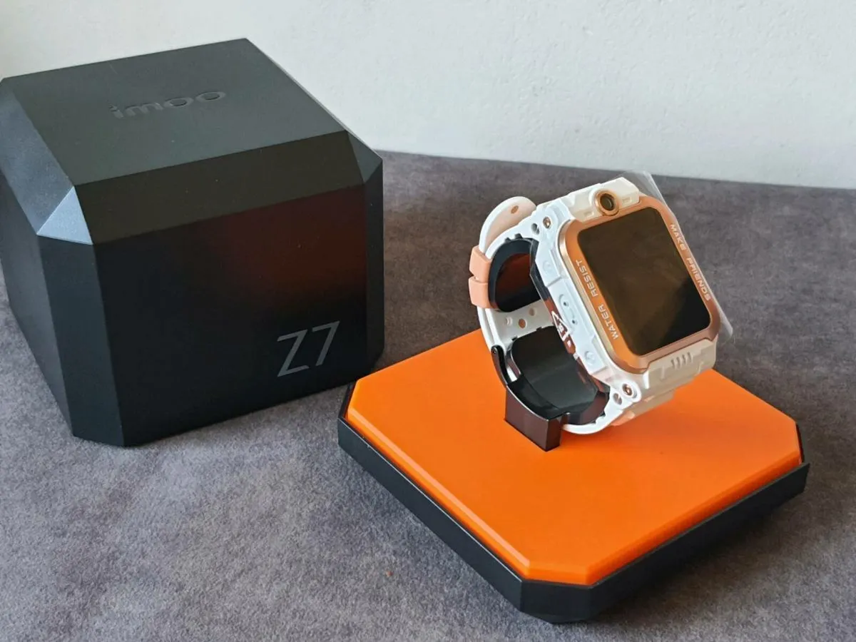 Imoo Z7 smartwatch for kids - Image 1