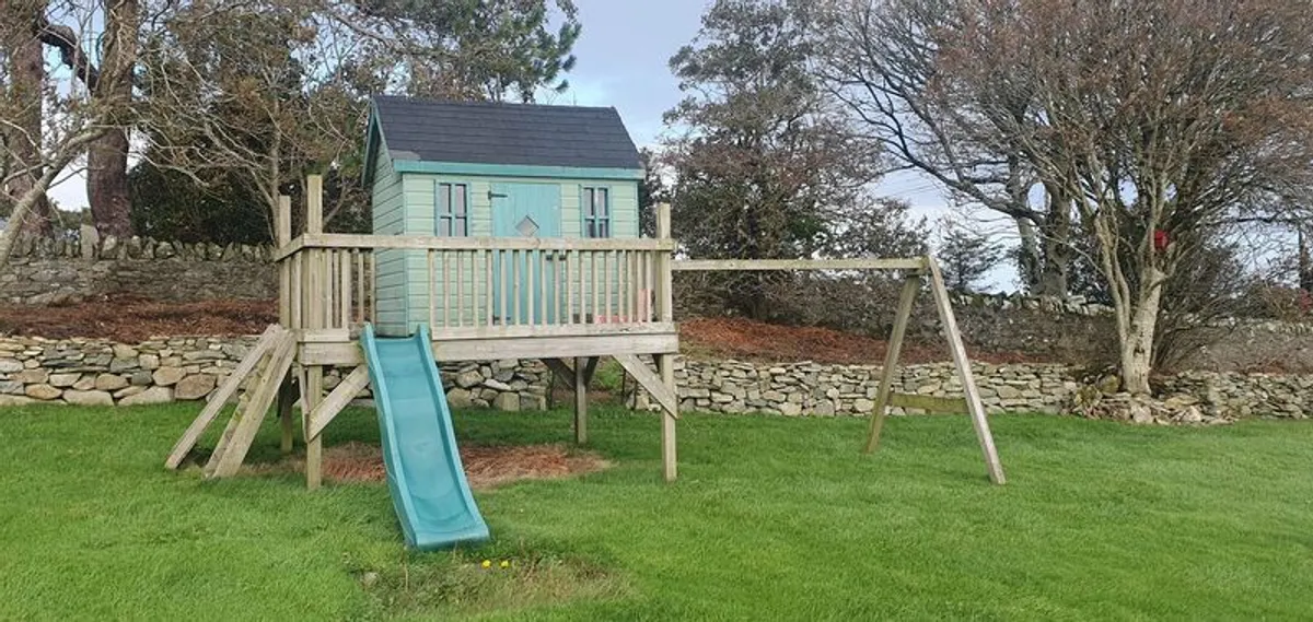 Kids Playhouse free to good home - Image 1