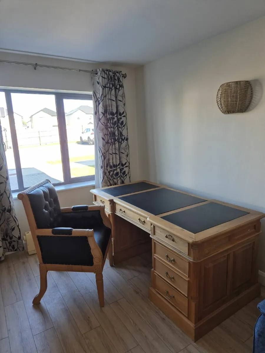 Presidential style desk - Image 3