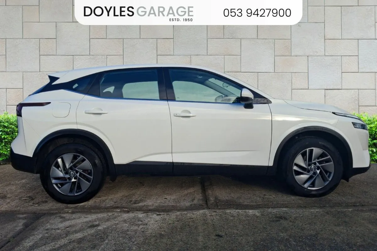 Nissan Qashqai SV 1.3 Petrol Hybrid - Image 2