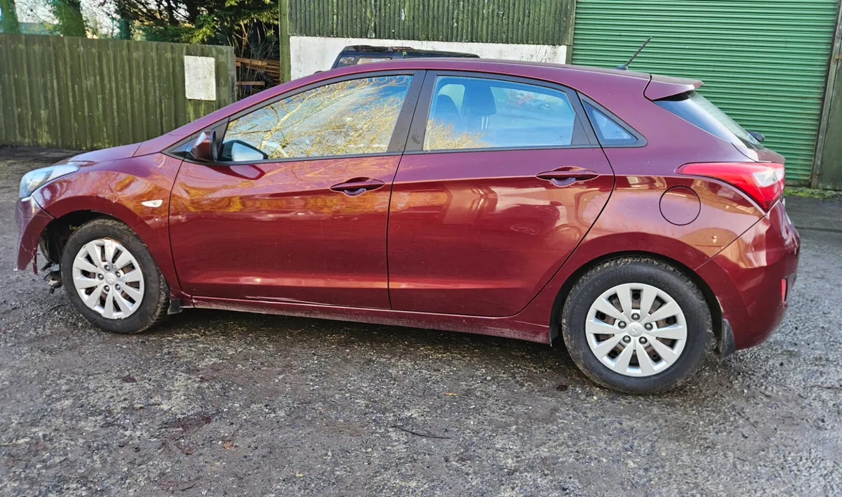 Hyundai i30 2016 1.4petrol    nct and Taxed - Image 4