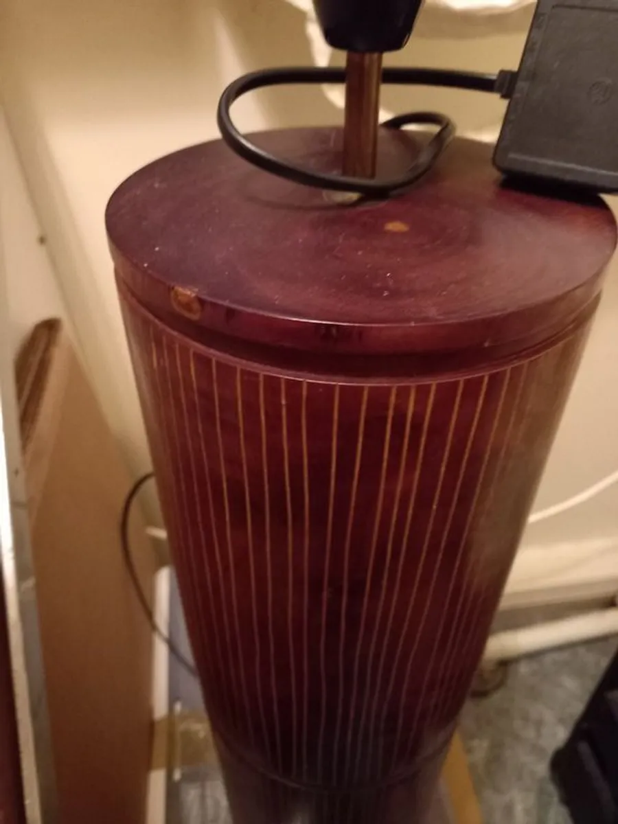 Lamp in wood - Image 1