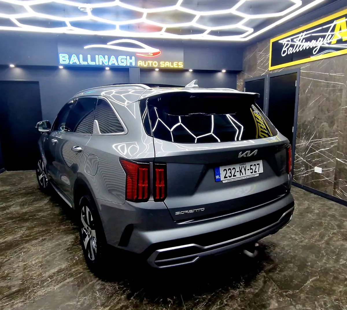 KIA SORENTO 2.2 K4 4X2 Diesel 7 seats - Image 4