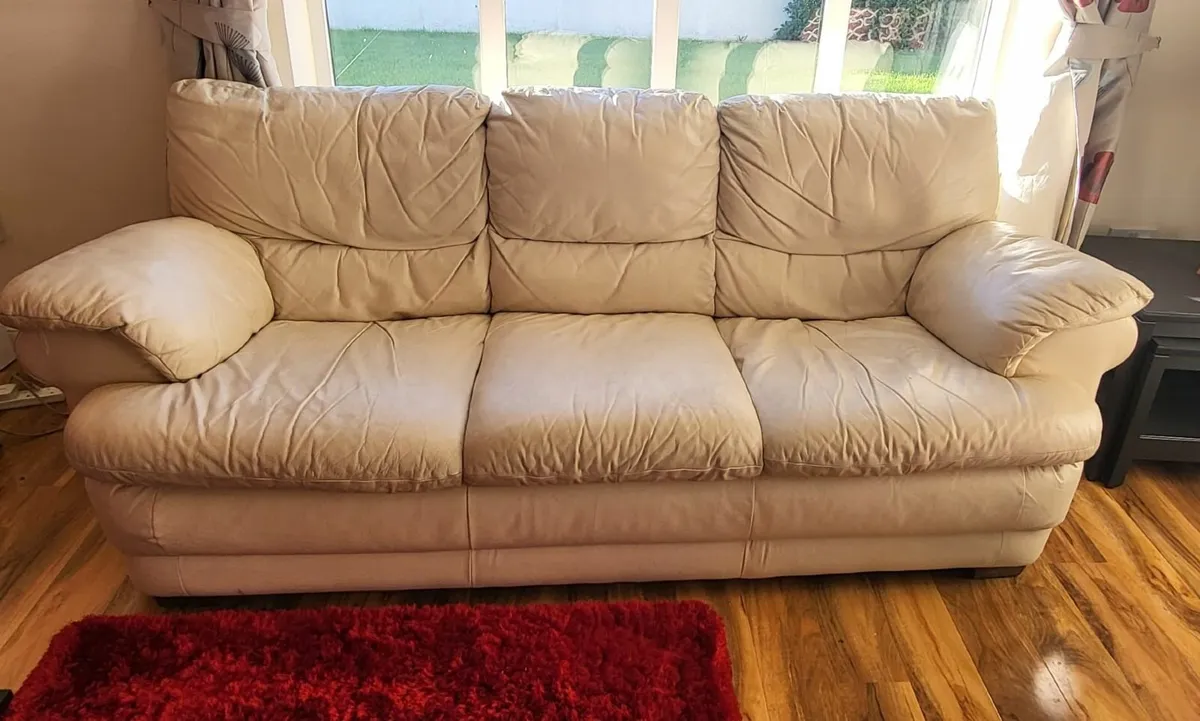 LEATHER COUCH - Image 1