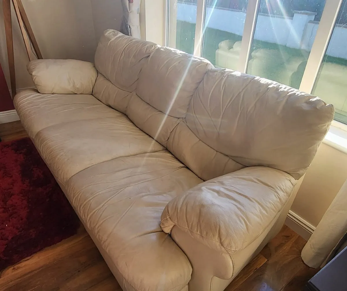 LEATHER COUCH - Image 2