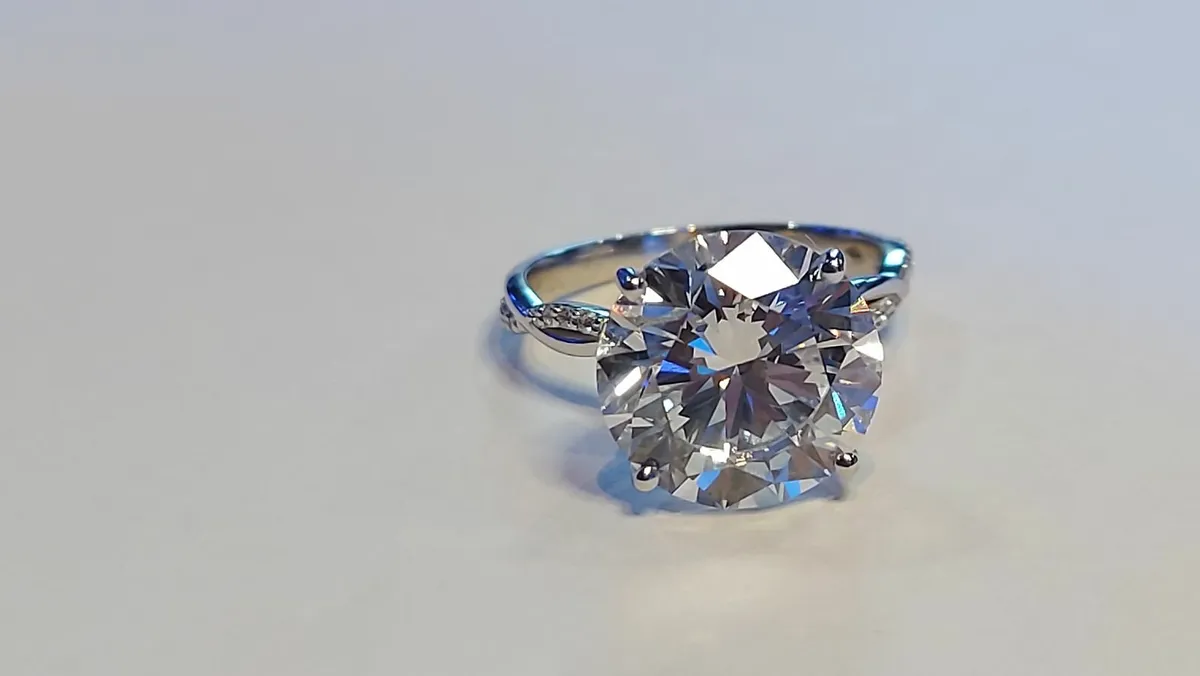 14k Gold ring  7.16 ct Lab-Grown Diamond IGI Cert - Image 2