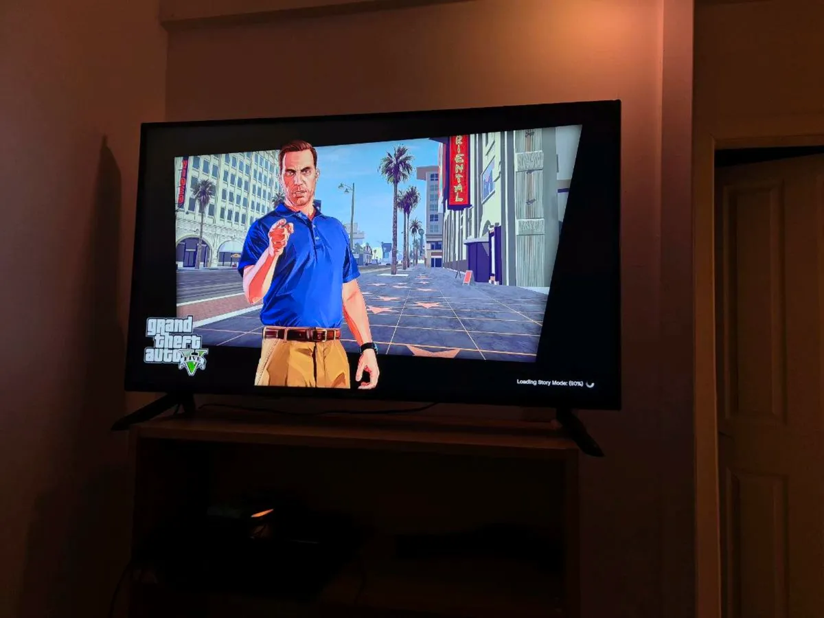 43" smart tv + PS4 WITH 6 GAMES - Image 3