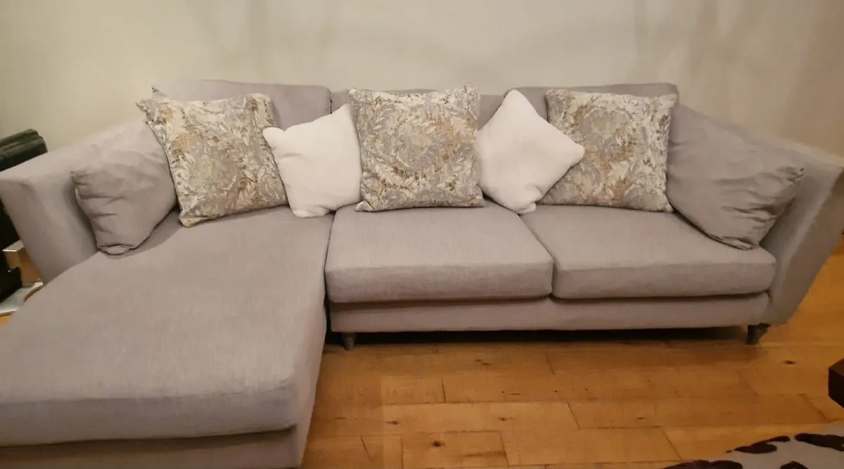 L shaped sofa - Image 1