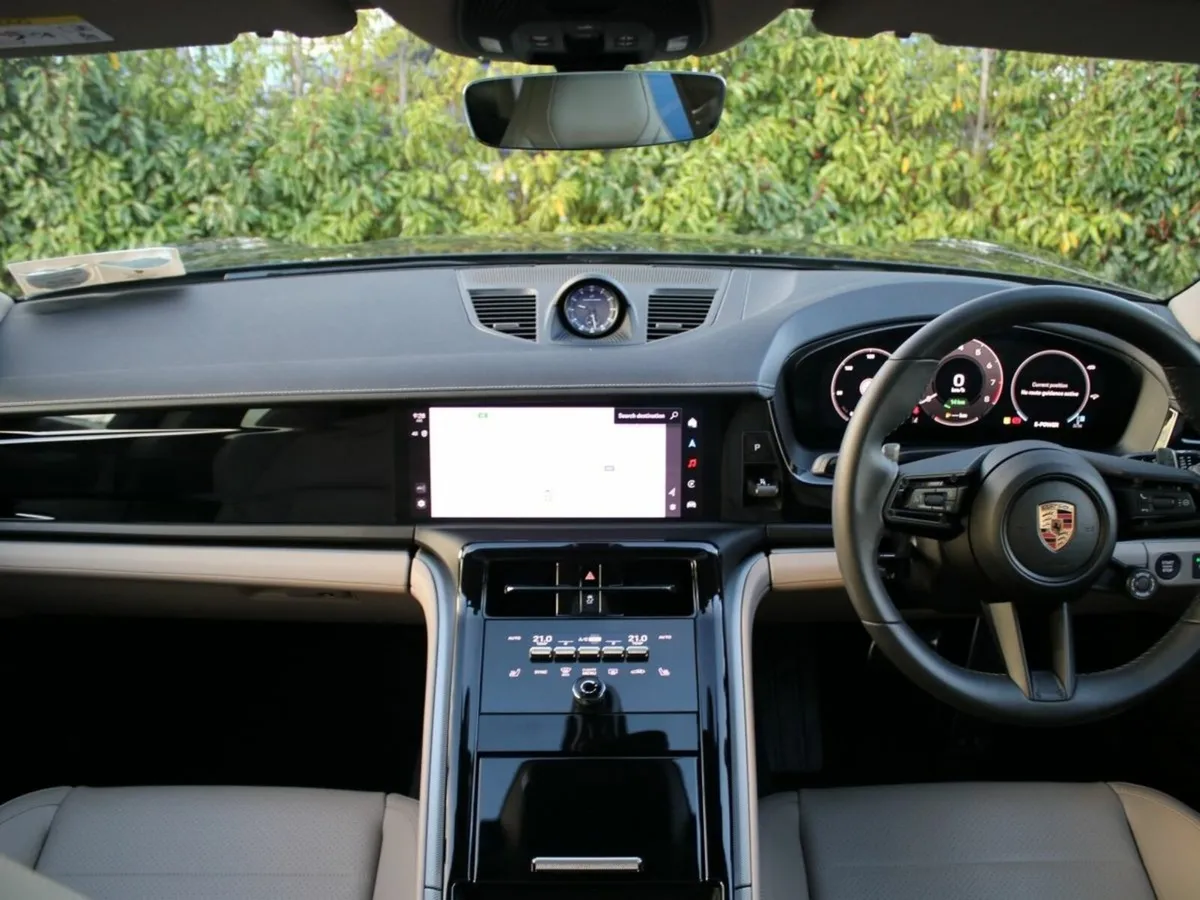 Porsche Panamera 4 E-Hybrid - Image 3