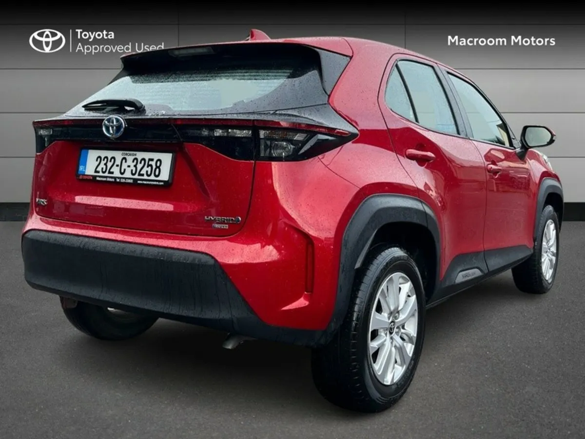 Toyota Yaris Cross END OF YEAR CLEARANCE SALE!!! L - Image 2
