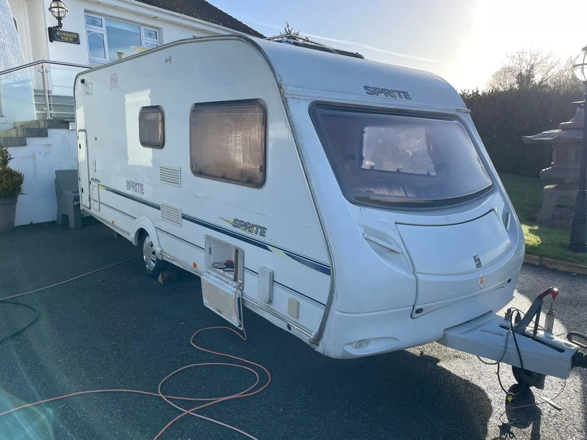 6 birth single axel caravan - Image 2