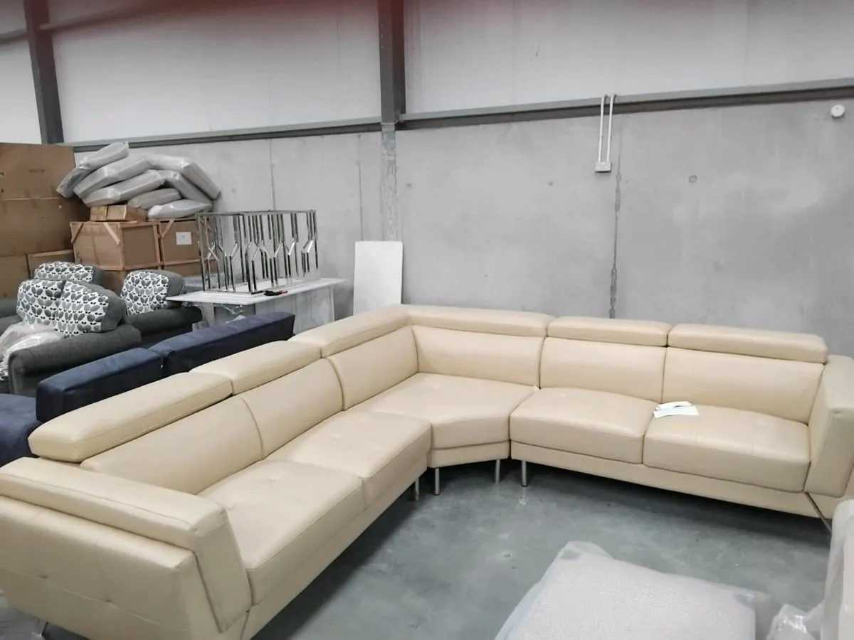 Cream corner leather sofa 3 mtr x 3 mtr