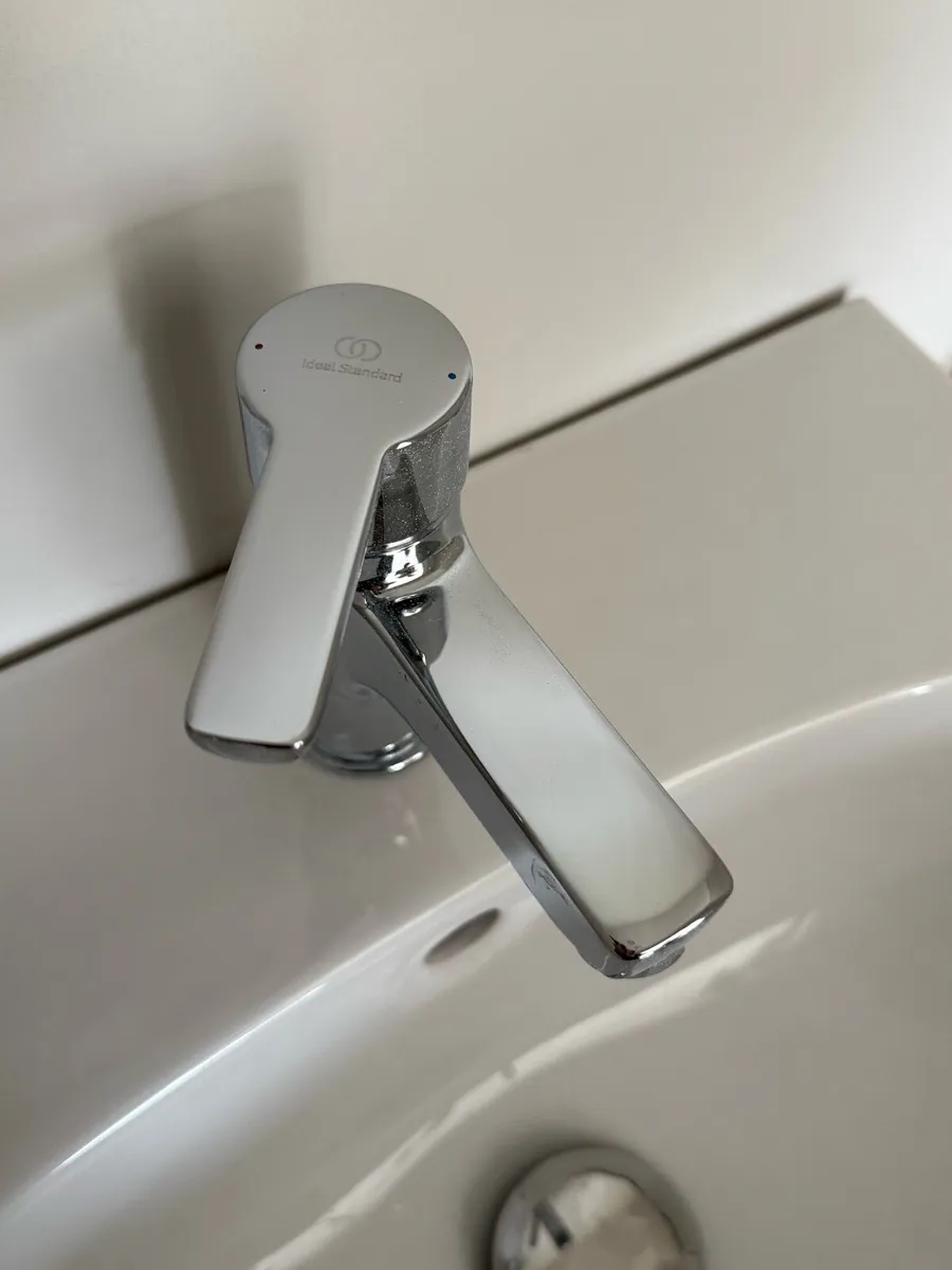 New Pedestal Basin with Mixer Tap - Image 2