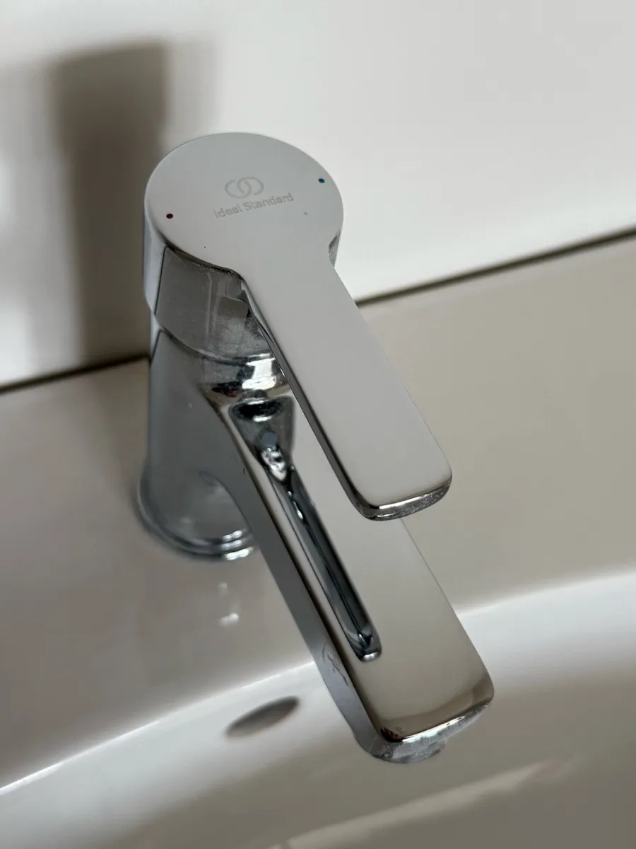 New Pedestal Basin with Mixer Tap - Image 3