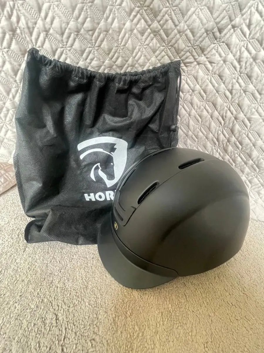 Horse riding helmet brand new - Image 1