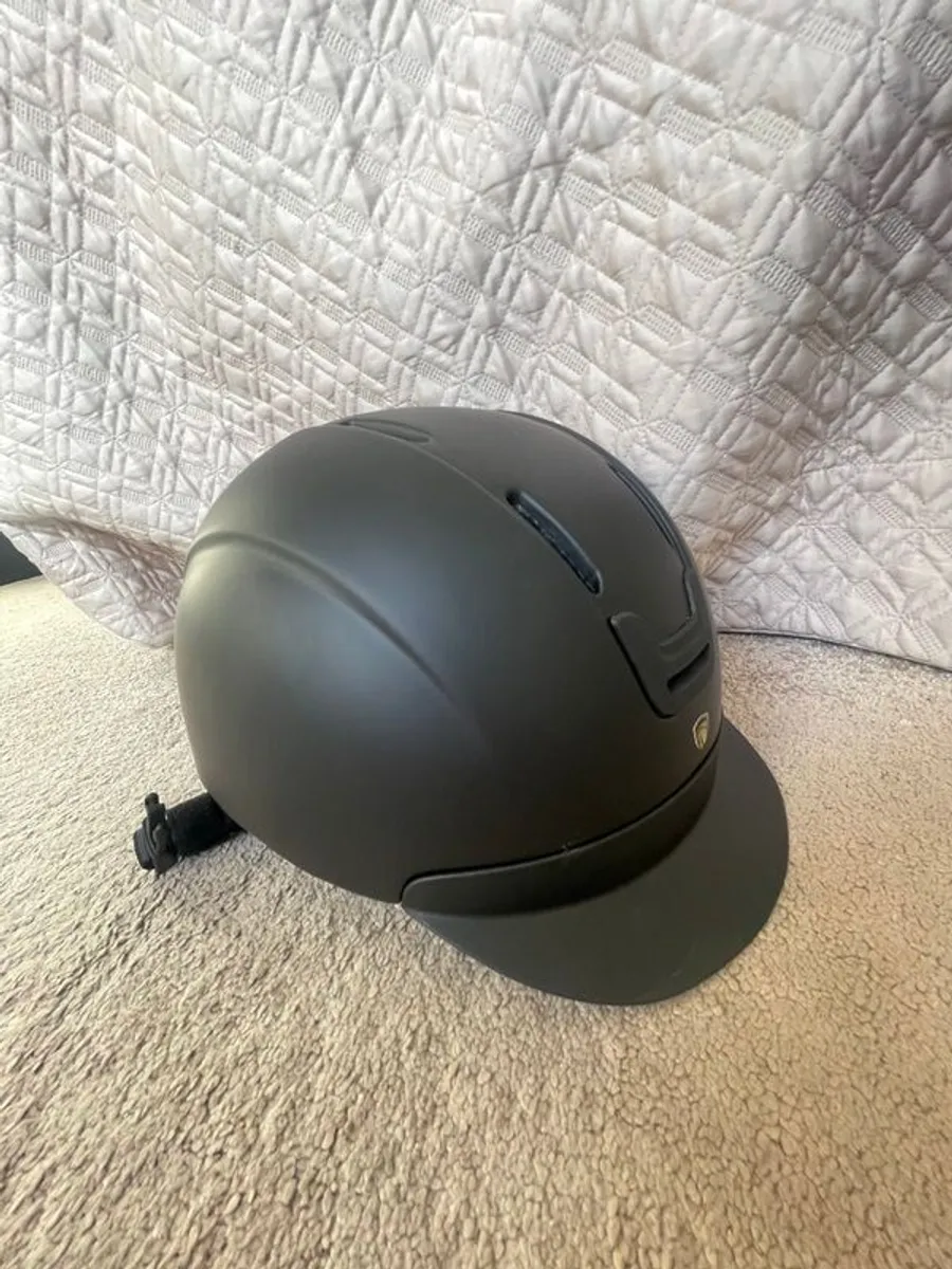 Horse riding helmet brand new - Image 2
