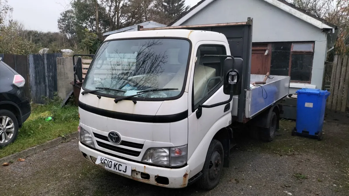 2010 Toyota dyna - Image 1