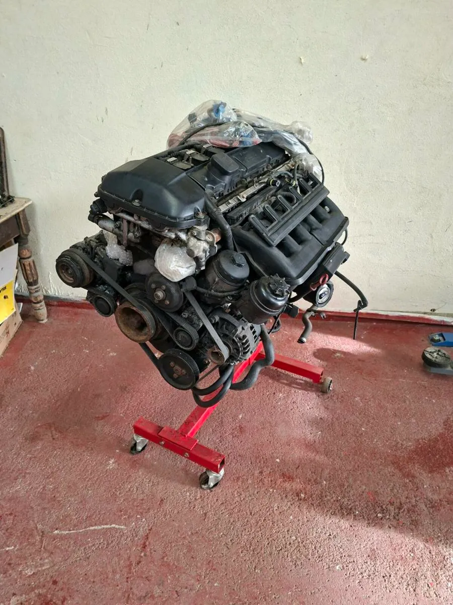 M54B30 ENGINE - Image 4