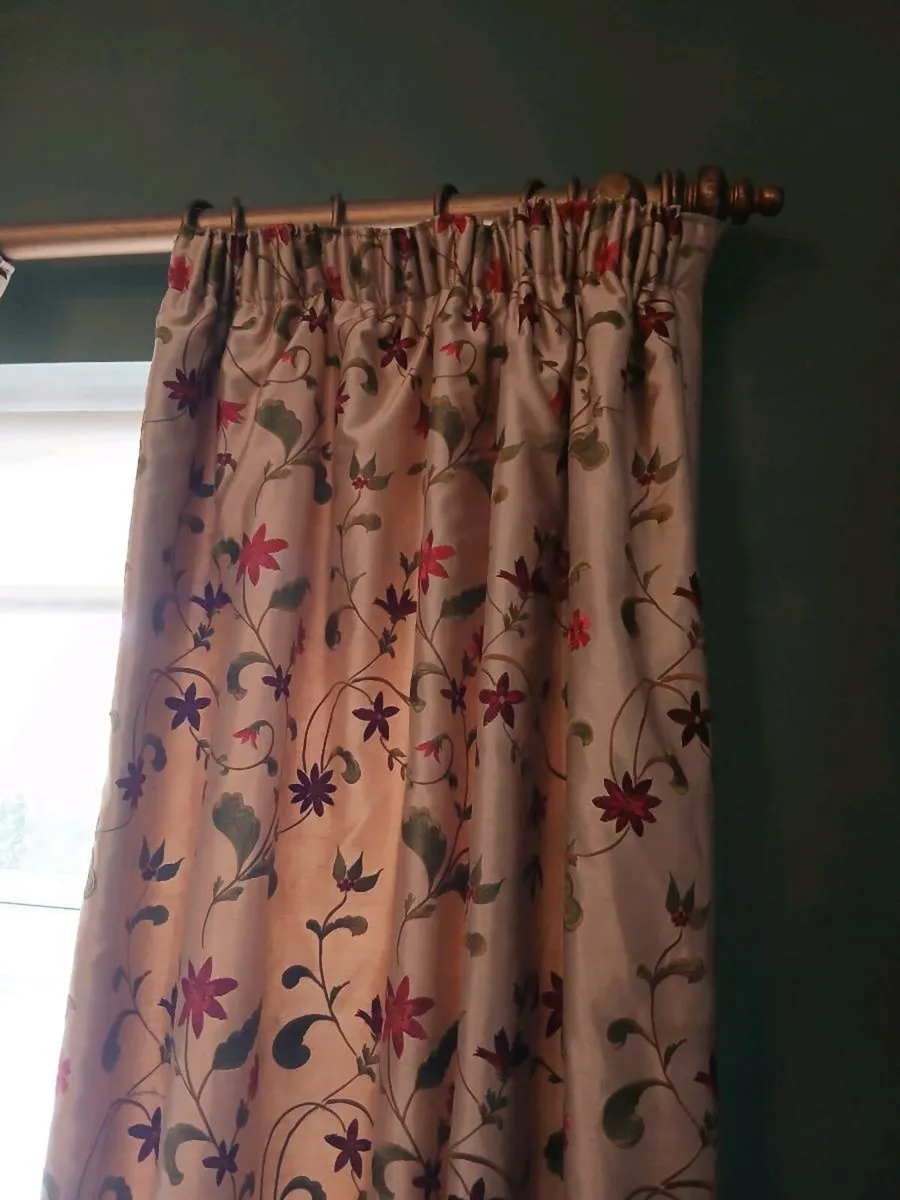 Curtains - Image 3