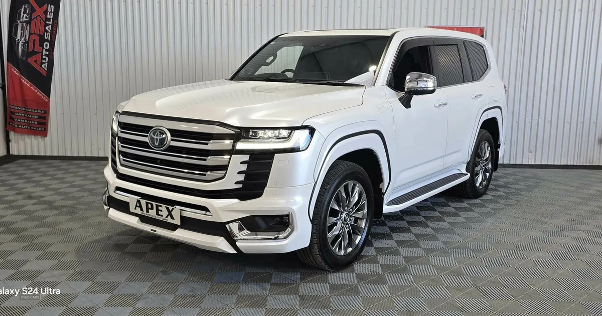 Toyota Land Cruiser LC300 DIESEL 2025 - Image 2