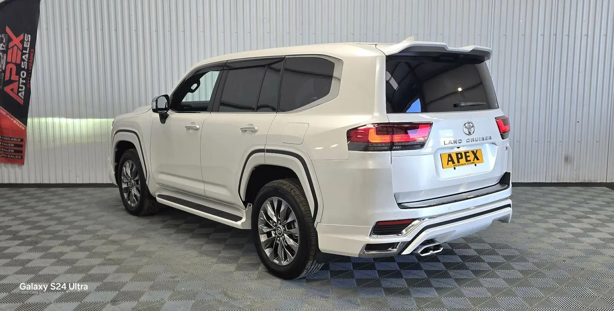 Toyota Land Cruiser LC300 DIESEL 2025 - Image 3