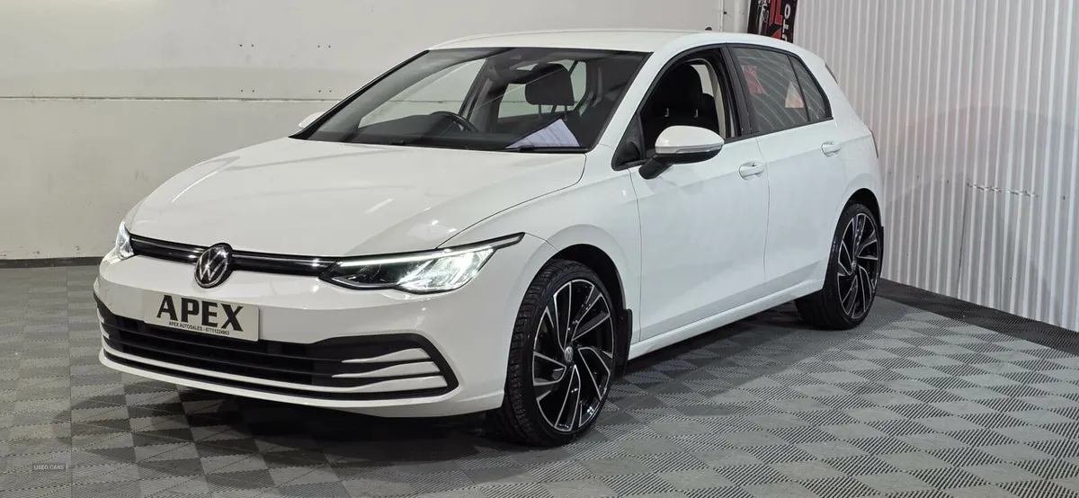 Volkswagen Golf HATCHBACK - Image 2