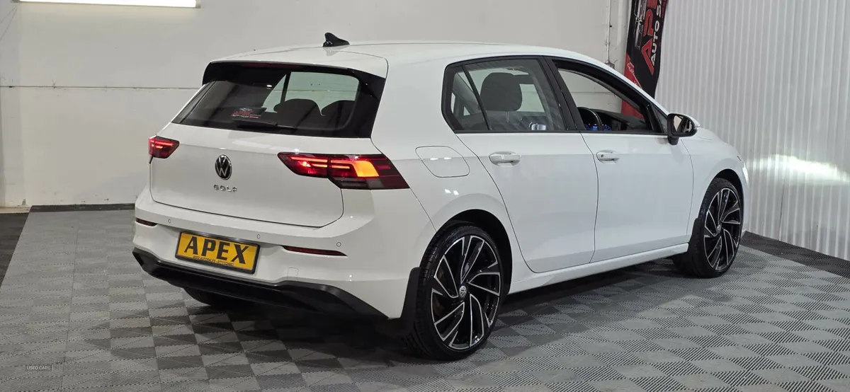 Volkswagen Golf HATCHBACK - Image 4