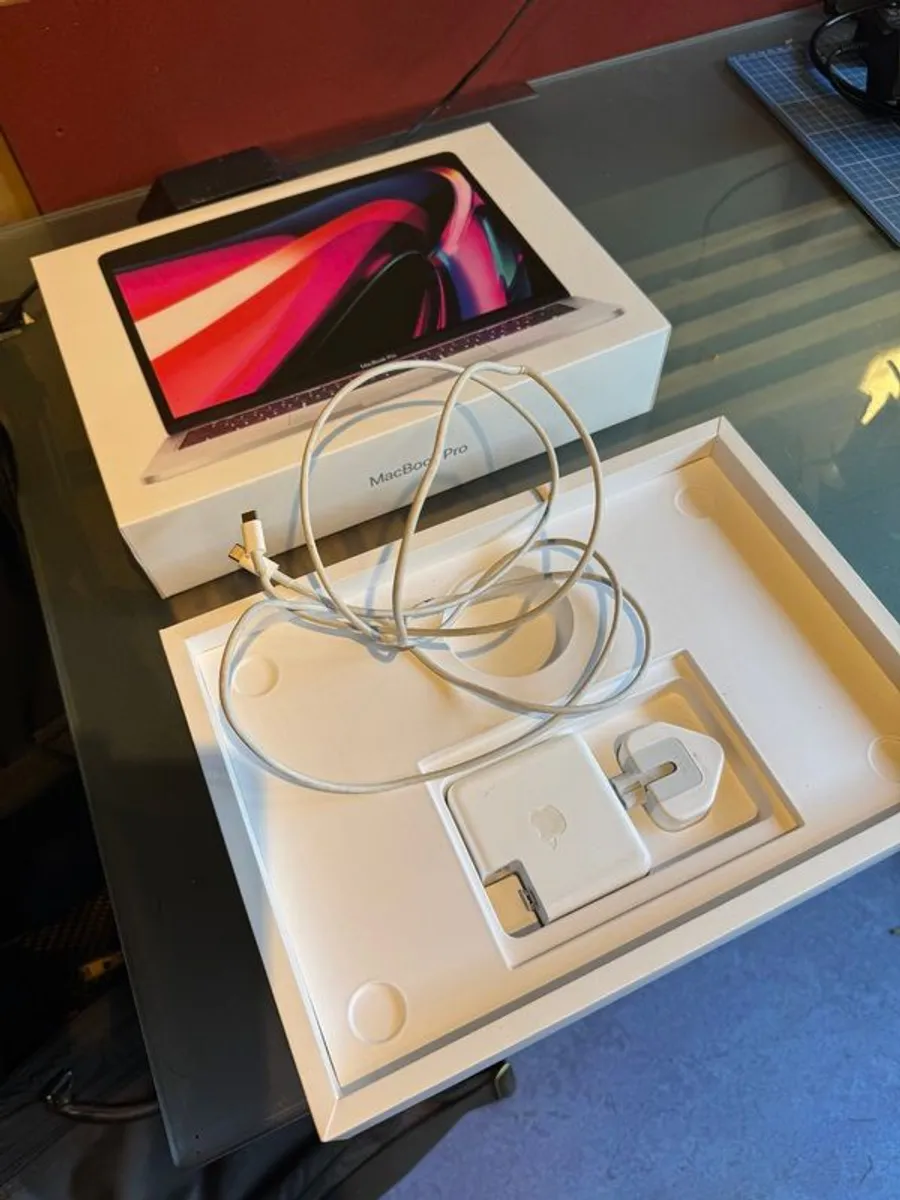 MacBook Pro 2022 13" M2 - Image 2