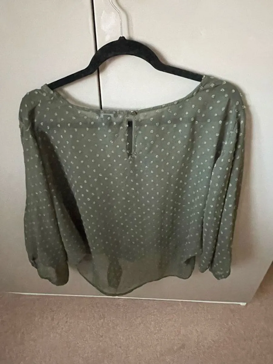 Authentic Guess chiffon top.  Worn once. Size Medium. Would fit 12-14. . Fi - Image 3
