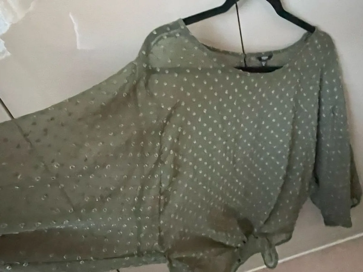 Authentic Guess chiffon top.  Worn once. Size Medium. Would fit 12-14. . Fi - Image 4