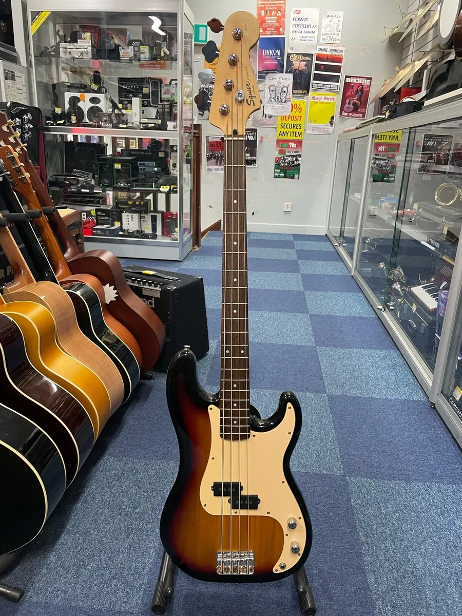 Squier P-Bass 2006 - Image 2