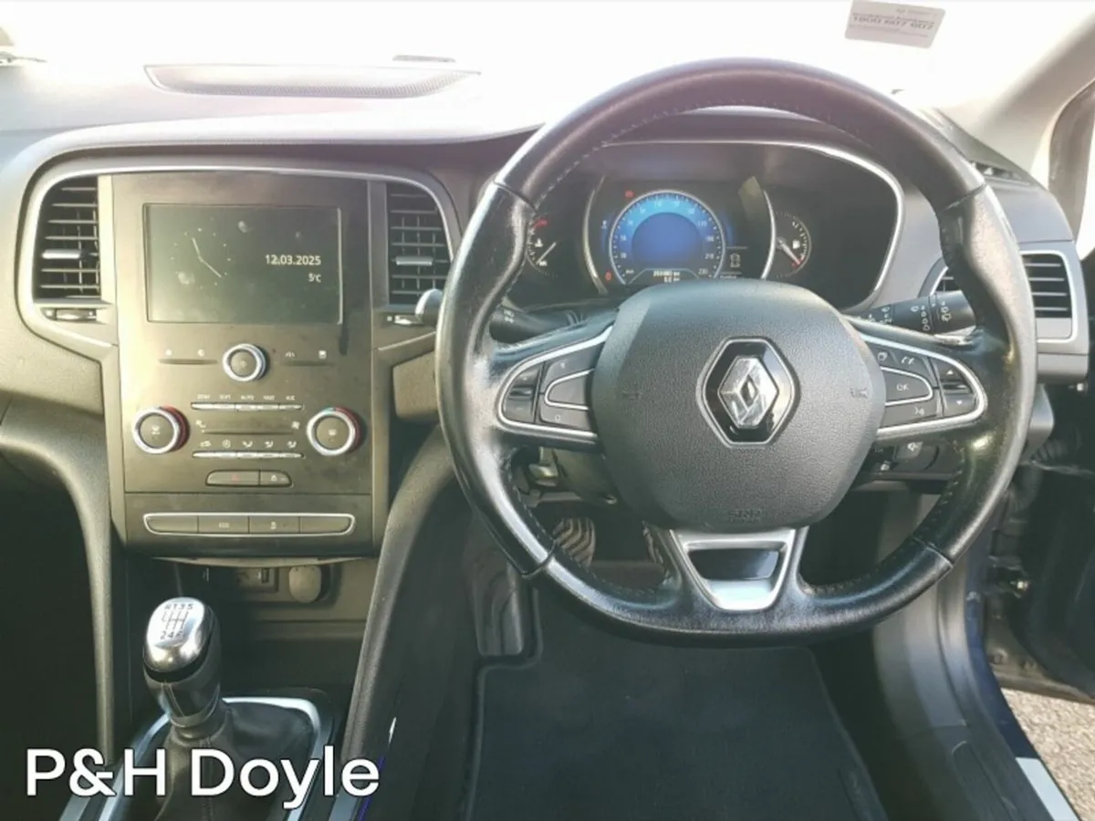 Renault Megane SPORT TOURER DYNAMIQUE NAV - Image 2