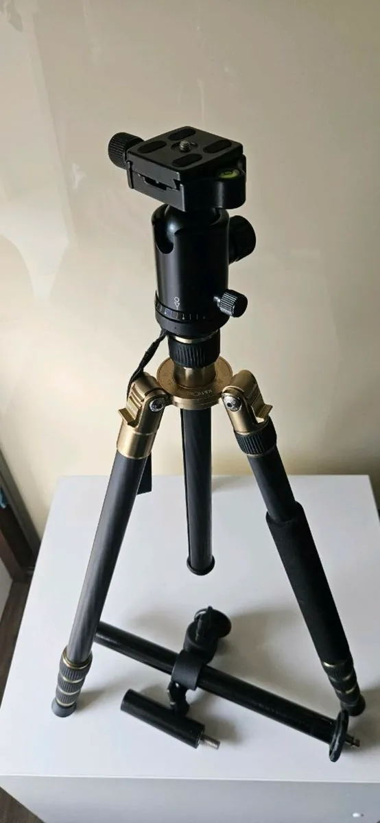 K&F Concept carbon fibre tripod + horizontal bar - Image 2