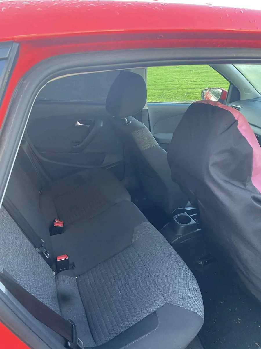 Volkswagen Polo 2010 - Image 2