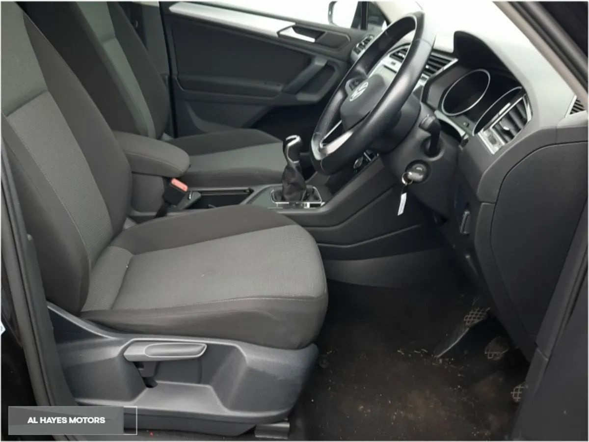 Volkswagen Tiguan **BLACK PACK**2.0 TDI LIFE MODEL - Image 4