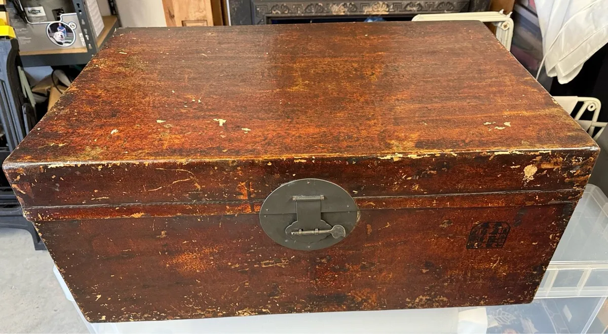Old Chinese leather luggage case - Image 1