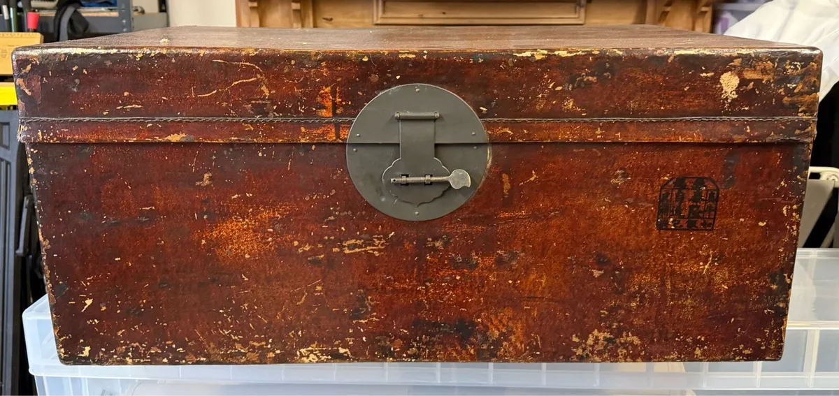 Old Chinese leather luggage case - Image 2