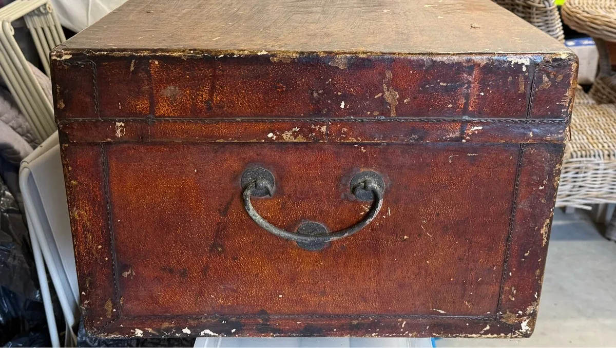 Old Chinese leather luggage case - Image 3