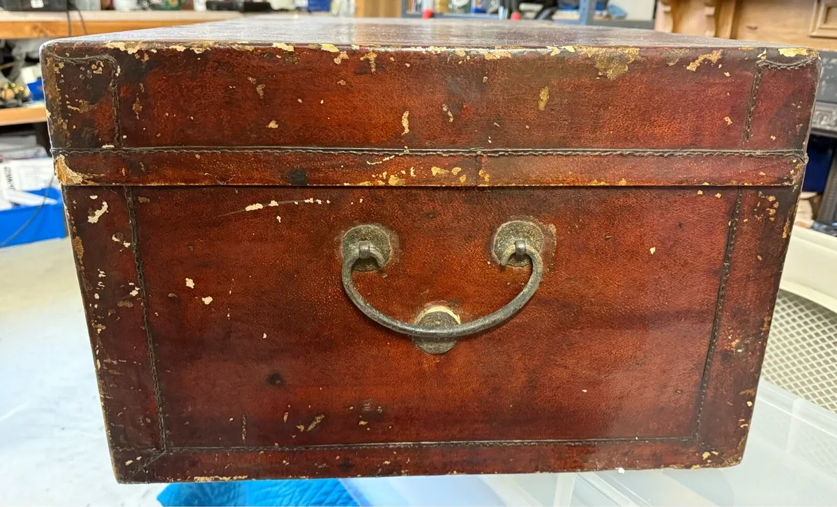 Old Chinese leather luggage case - Image 4