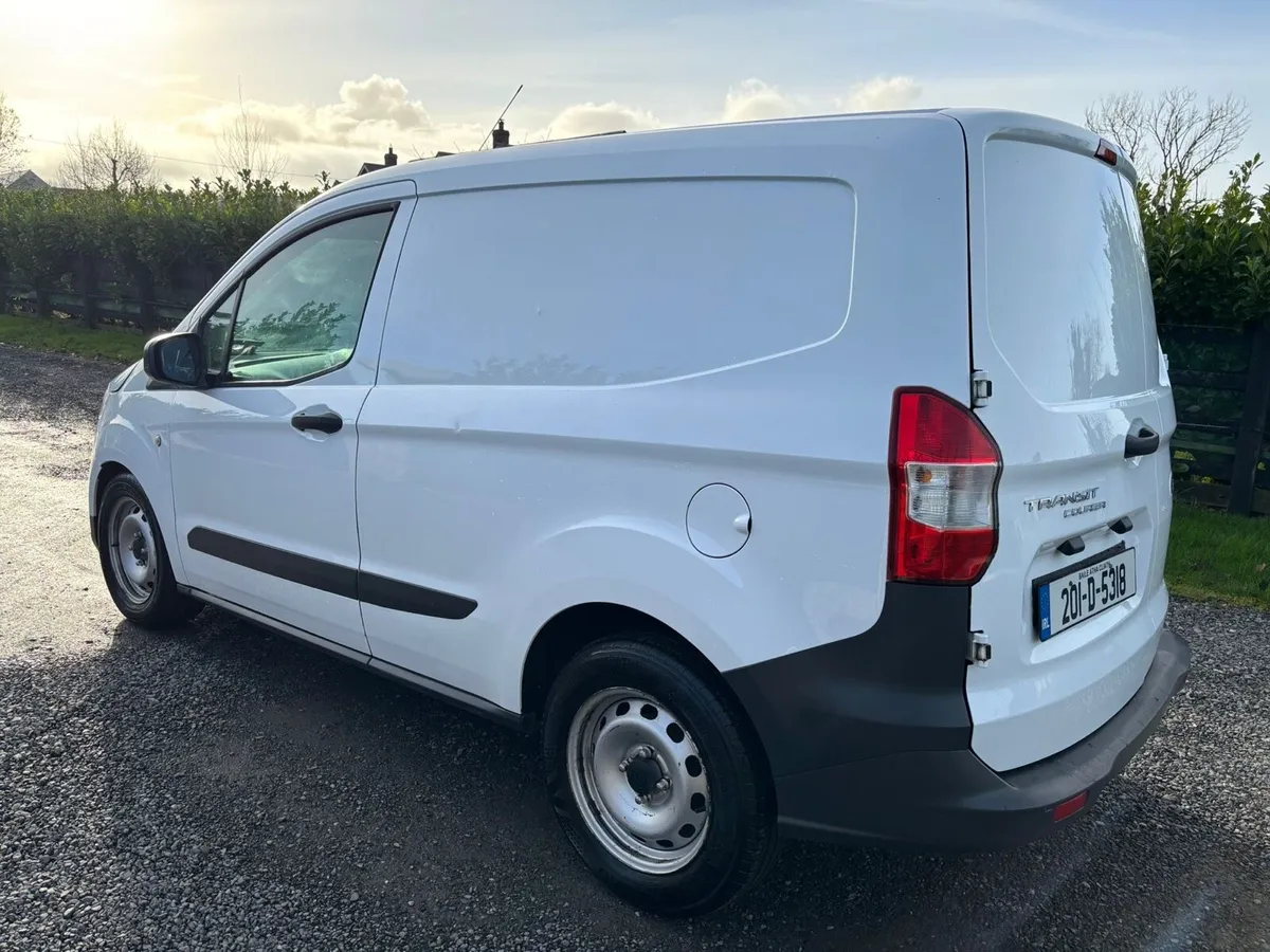 TRANSIT COURIER 1.5 TDCI BASE / C.V.R.T 09/2026 - Image 4