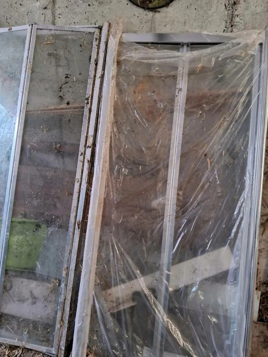 2 shower doors - Image 1