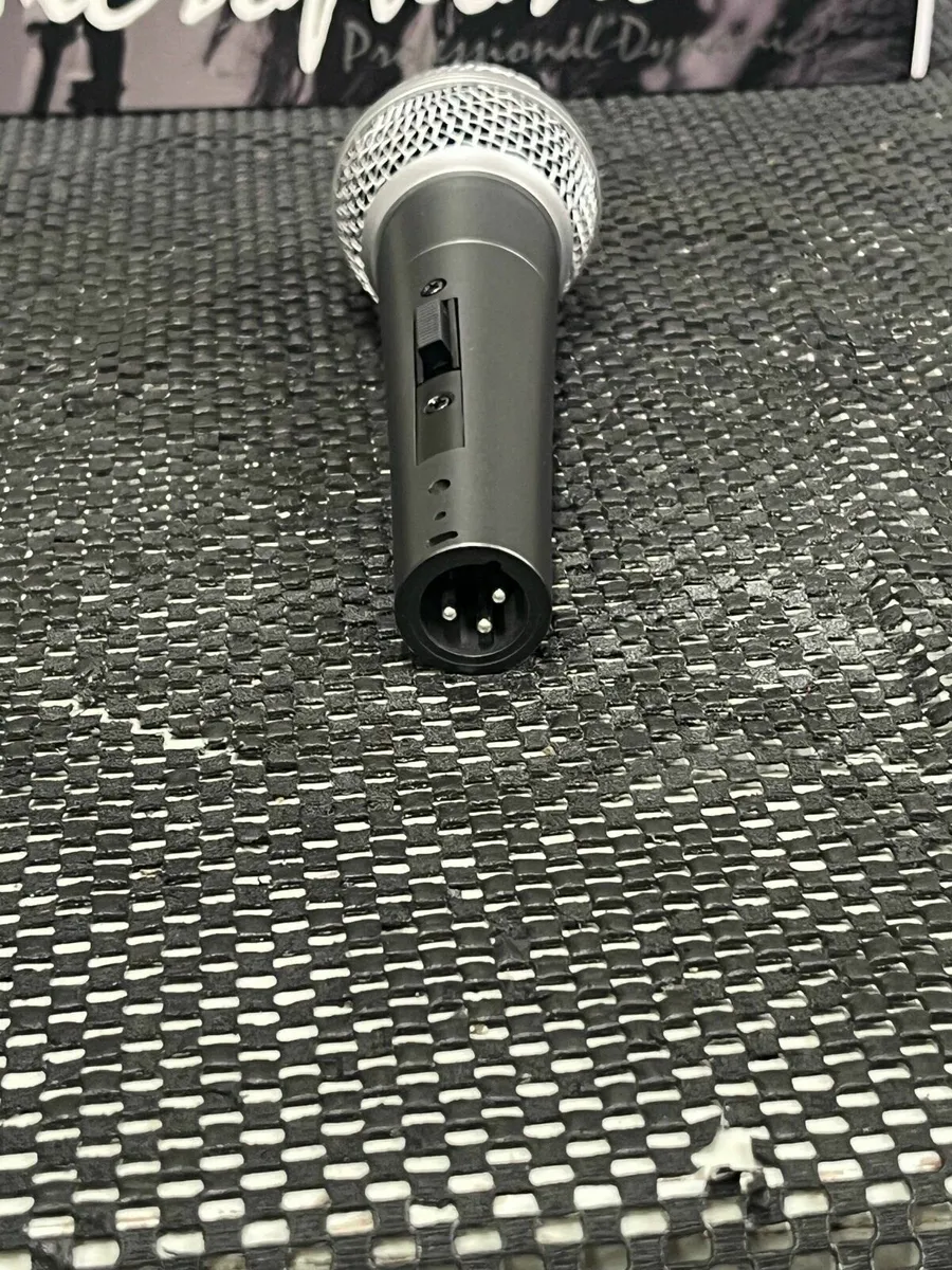 Dynamic Microphone + XLR Cable - Image 4