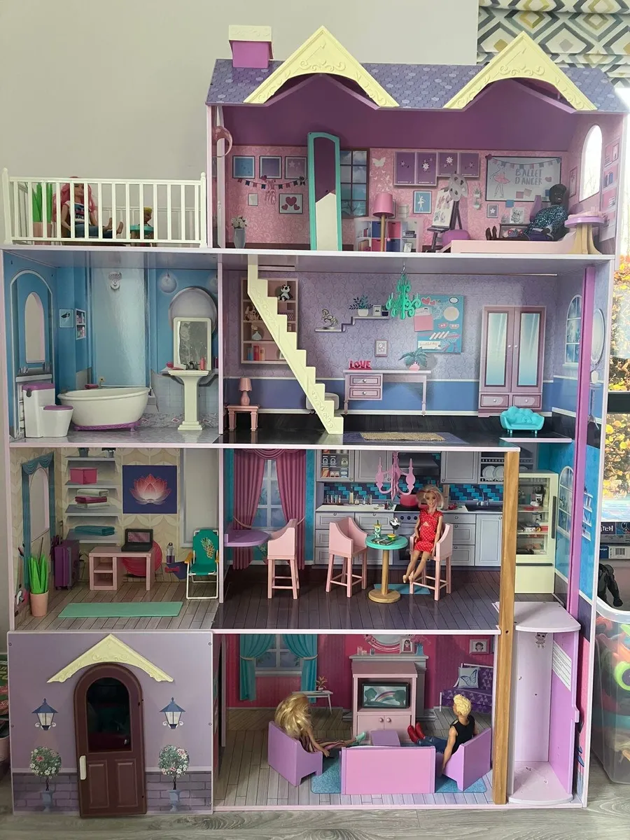 Large Dolls House