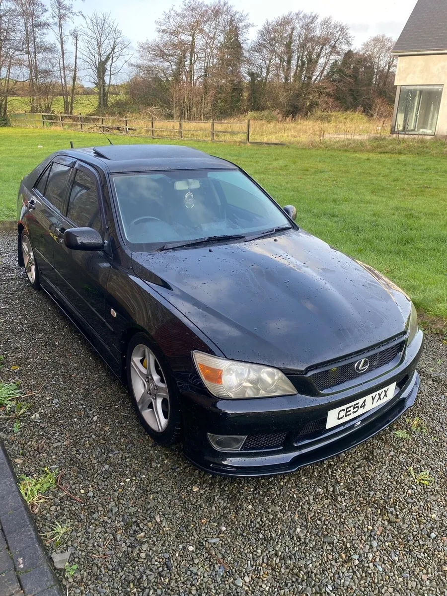 Lexus is200 - Image 1