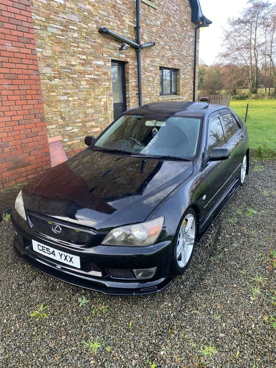 Lexus is200 - Image 2