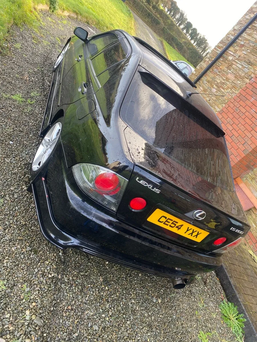 Lexus is200 - Image 4