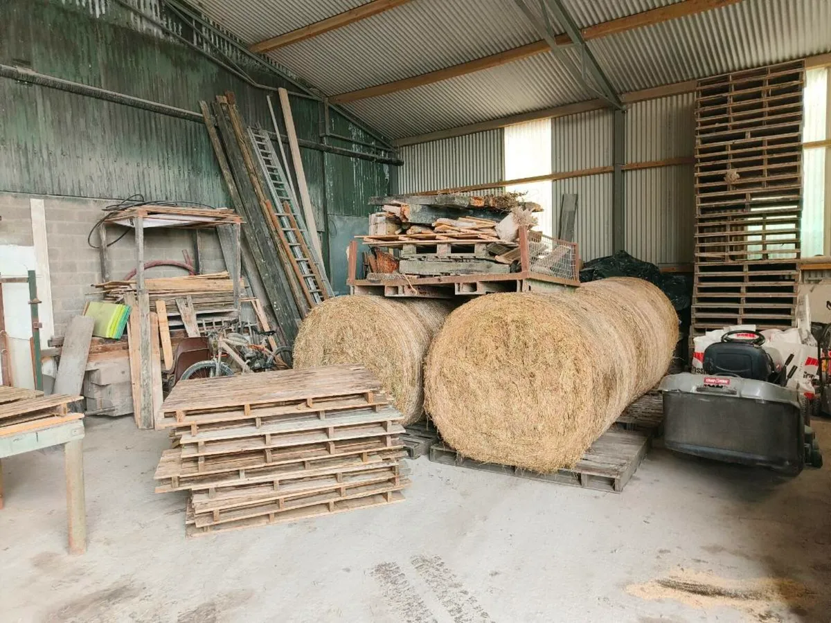 Hay and silage round bales
